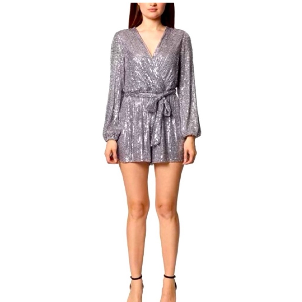 EUC BCBGENERATION WOMENS SEQUINED ROMPER SIZE 8